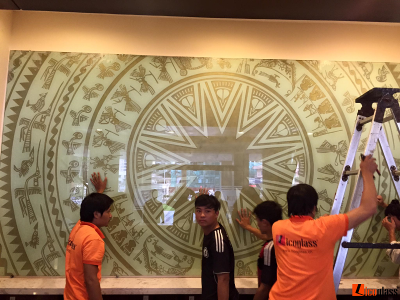 Tranh kính trống đồng - nhà khách bộ quốc phòng Trường Trinh