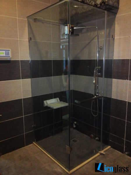 Thi công vách tắm kính chị Phương - Lò Đúc