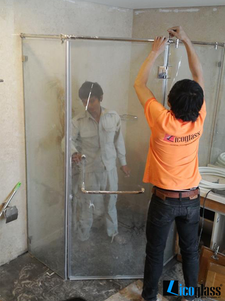 Thi công vách kính chung cư Royal 1205 R4A